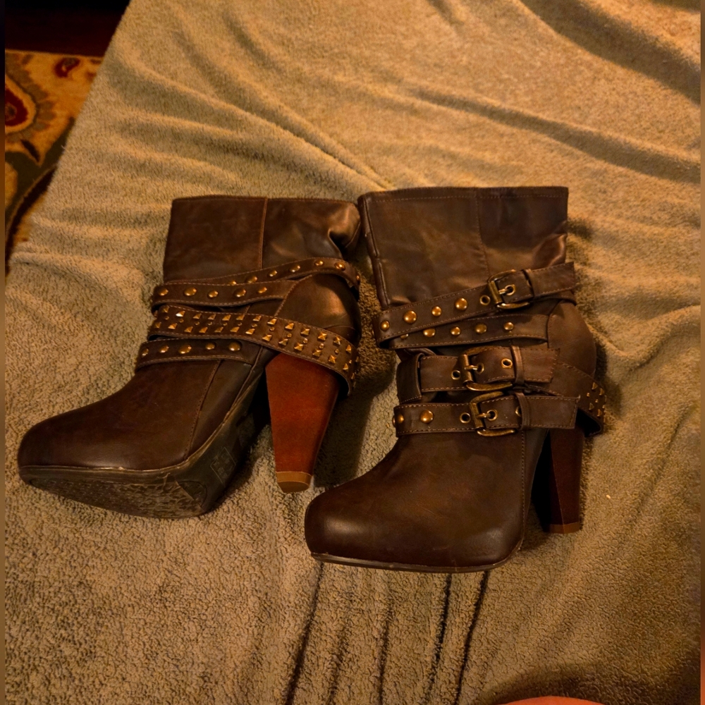 Brown N.Y.L.A Sherre SIZE 9 3 inch chunky heel boots